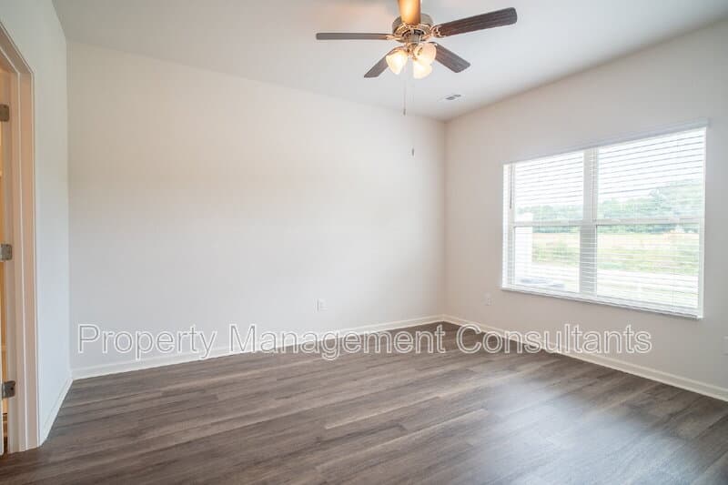 Madison House: 217 Bay Pine Dr