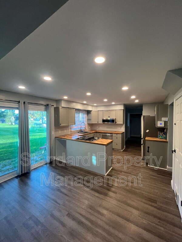 Rochester House: 43 Applewood Drive