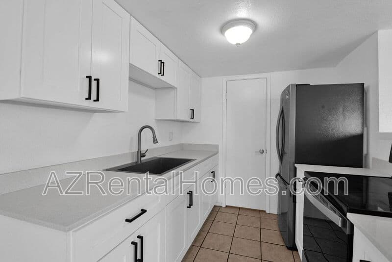 Phoenix Townhome: 4715 E Jones Ave