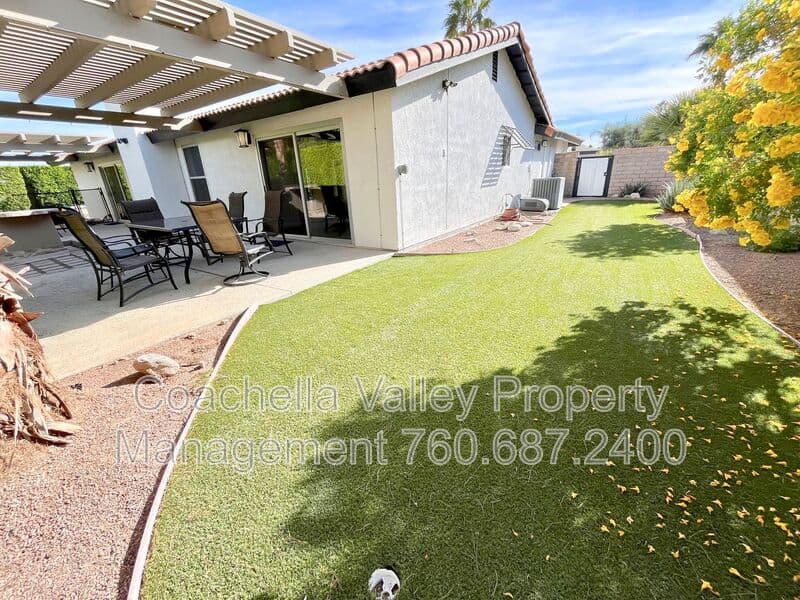 Palm Springs House: 372 W Dominguez Rd