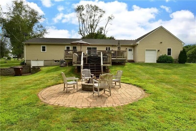 Enfield House: 281 Abbe Rd