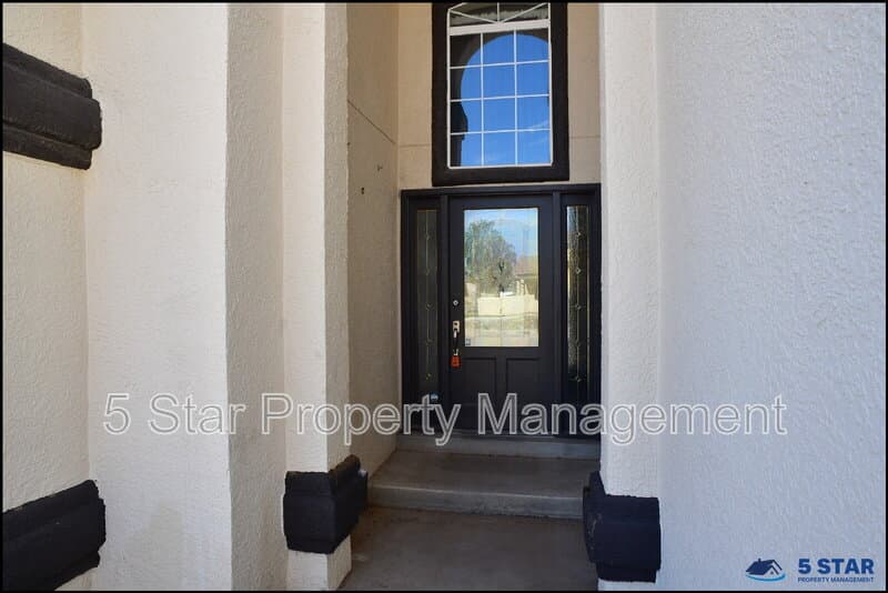El Paso House: 12062 Ben Proctor Dr