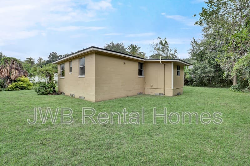 Jacksonville House: 1288 28th St W