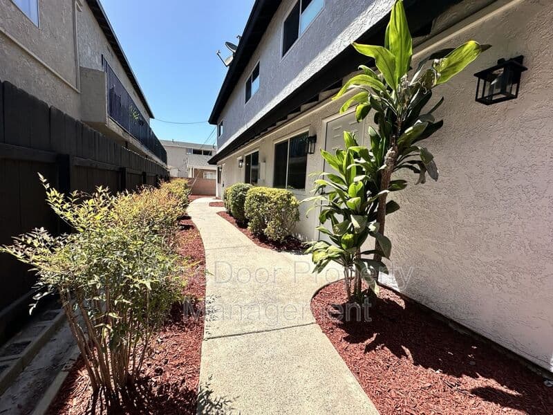 Santa Ana Condo: 810 S Flower St.