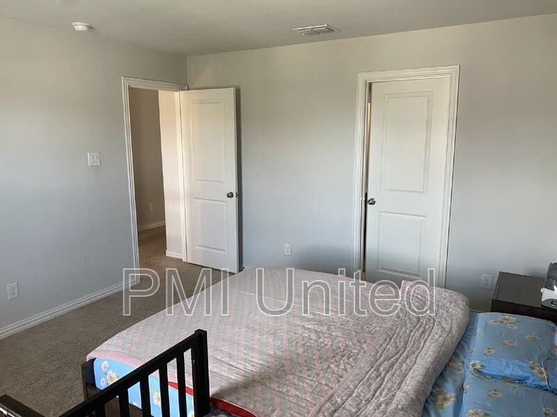 Fort Worth House: 429 Halwin Drive