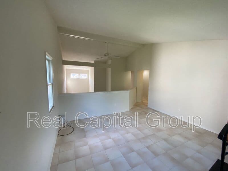 East Amherst House: 71 Berwick Ln