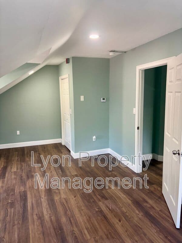 Lincoln Condo: 1 Grant Ave