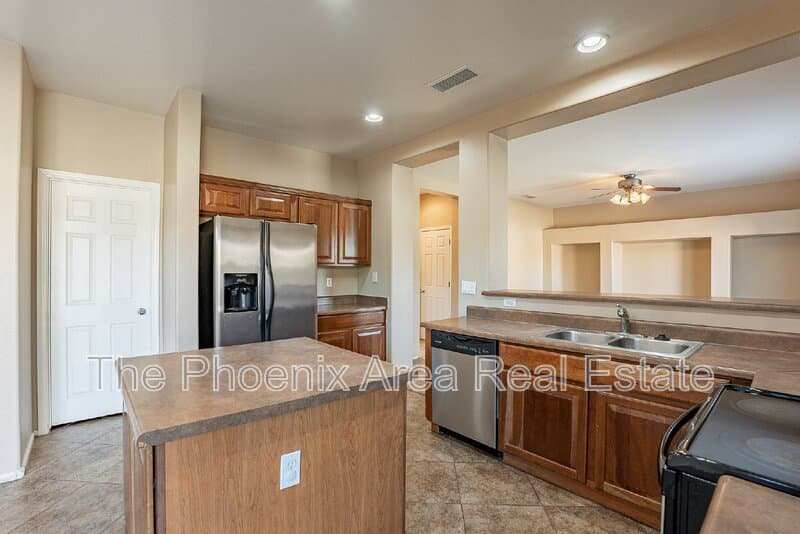 Maricopa House: 44626 W Yucca Ln