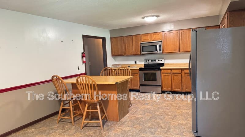 Athens House: 1305 Ridgeway Circle