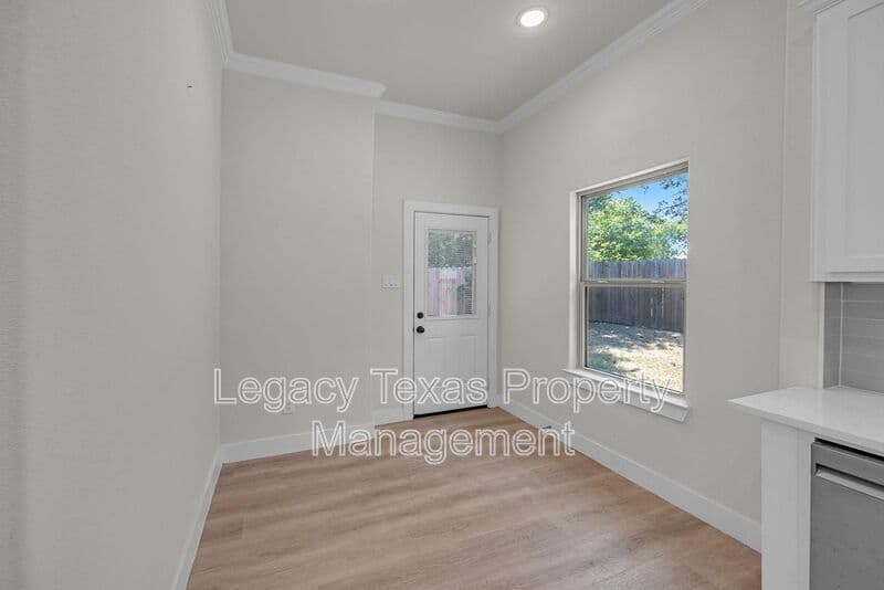 Granbury House: 5511 Black Pine Circle
