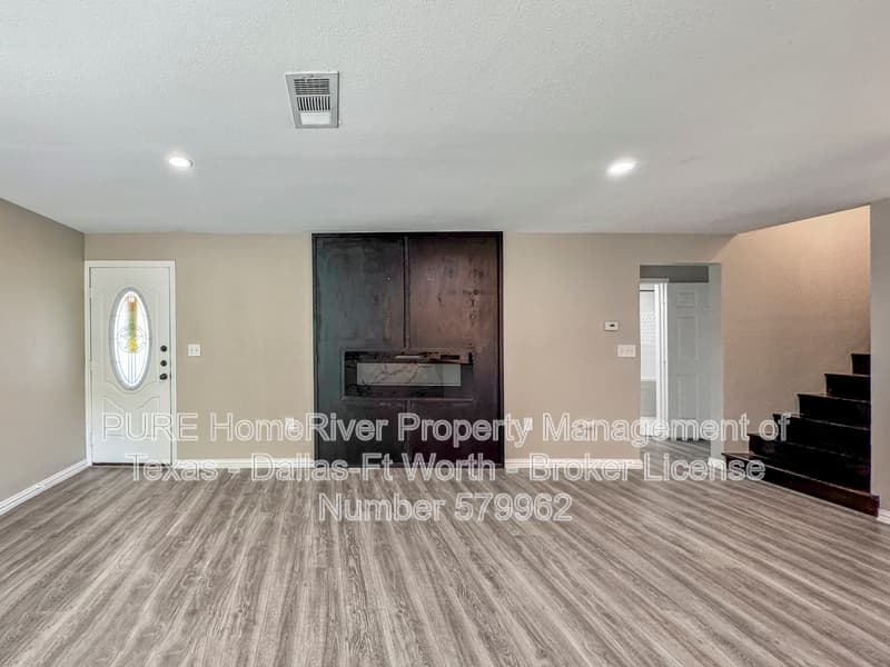 Dallas House: 1124 E 11th St