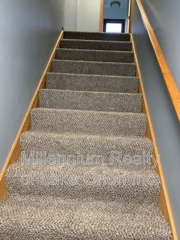Lapeer House: 303 S Saginaw St