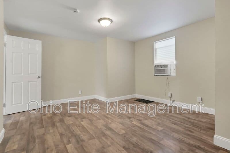 Columbus House: 85 S Wheatland Ave