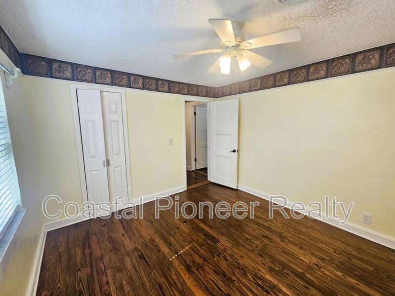 Tampa House: 7301 N 13th St