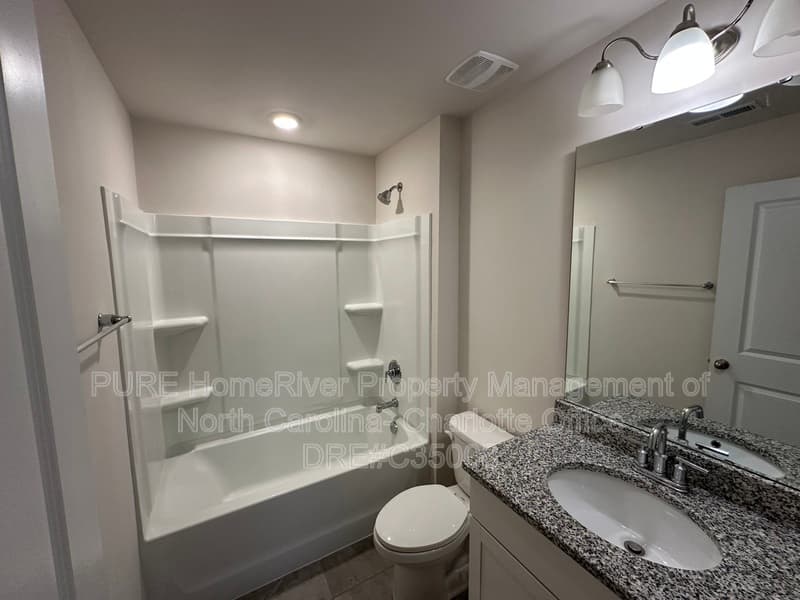 Charlotte House: 6021 Whitechapel Ct