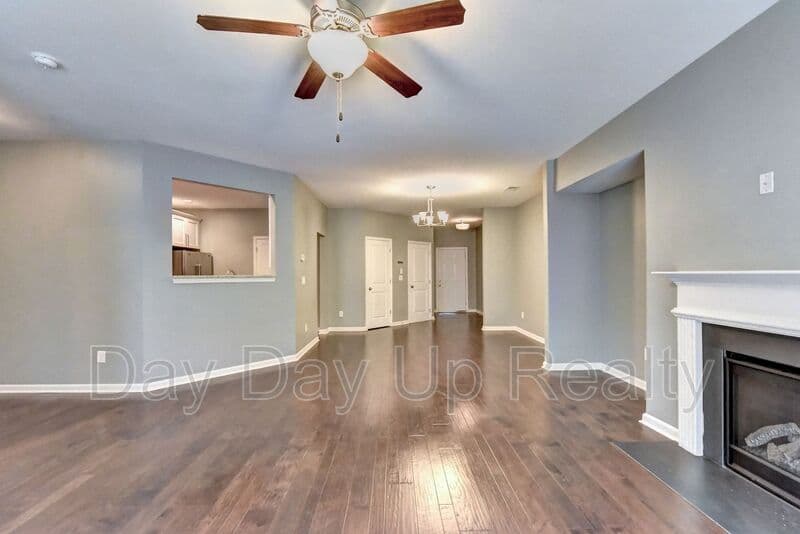 Suwanee House: 5605 Bright Cross Way