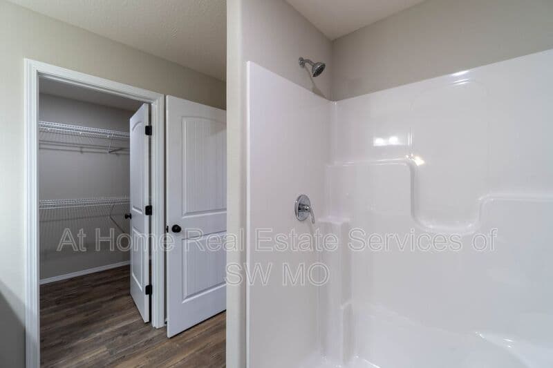 Ozark House: 1801 S 15th Ave