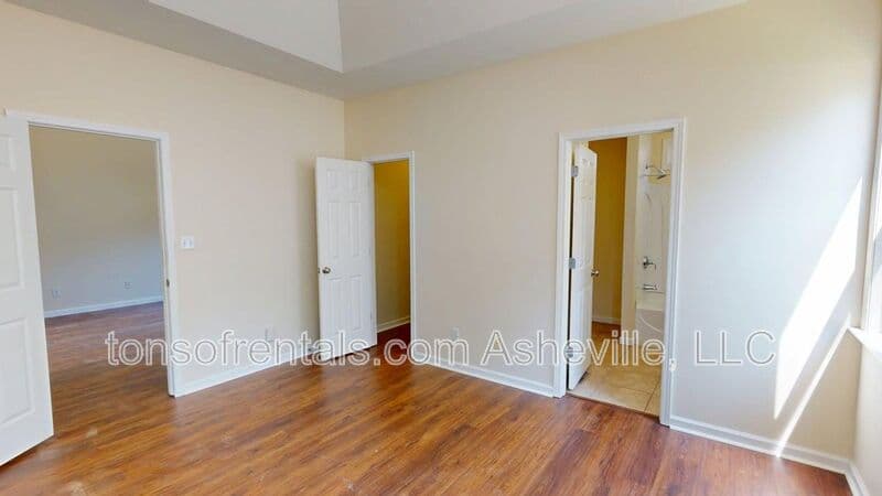Swannanoa House: 111 Woodcreek Circle