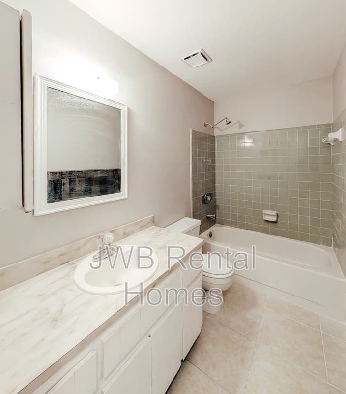 Jacksonville House: 1117 W Mimosa Cove Ct