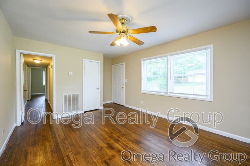 Birmingham House: 413 Wedgeworth Rd