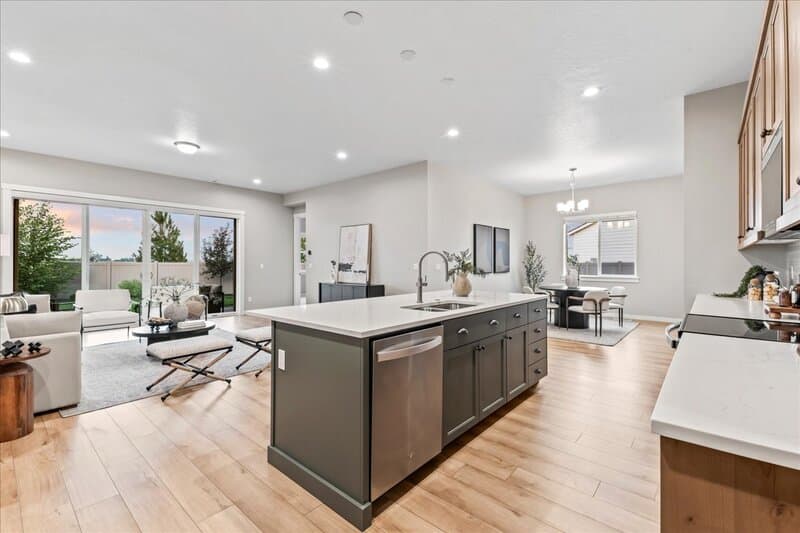 Star Townhome: 2218 North Leatherwood Avenue