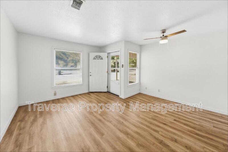 Haltom City House: 5025 Catalpa St