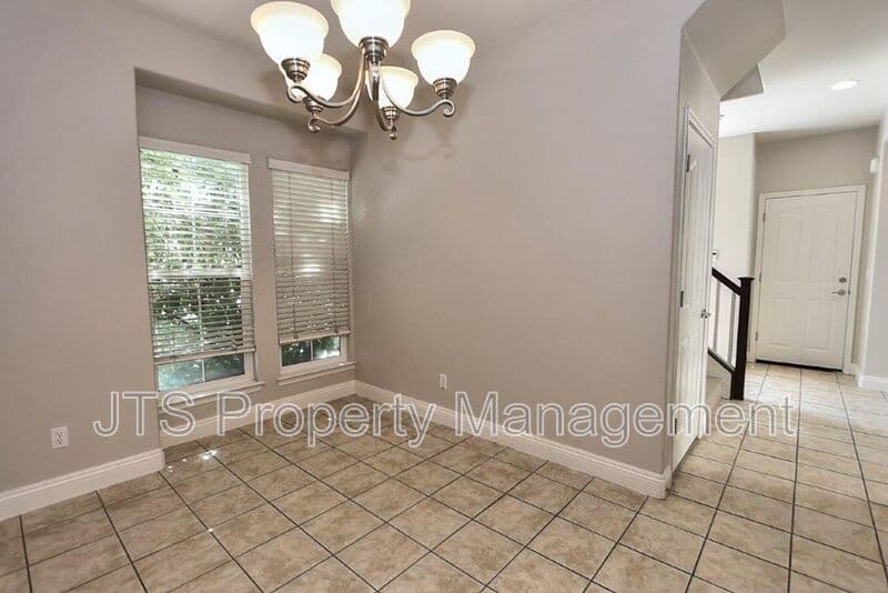 Sacramento House: 5424 Washoe Street