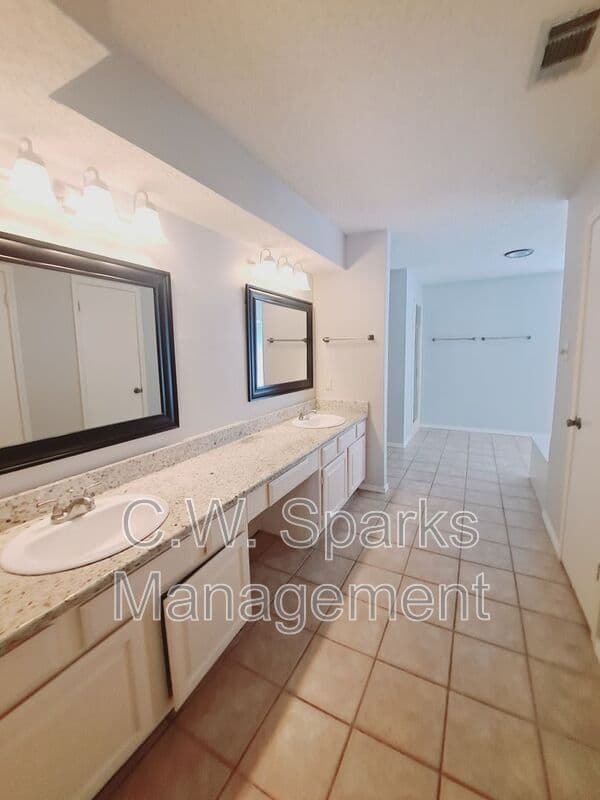 Dallas House: 3917 Saint Christopher Lane