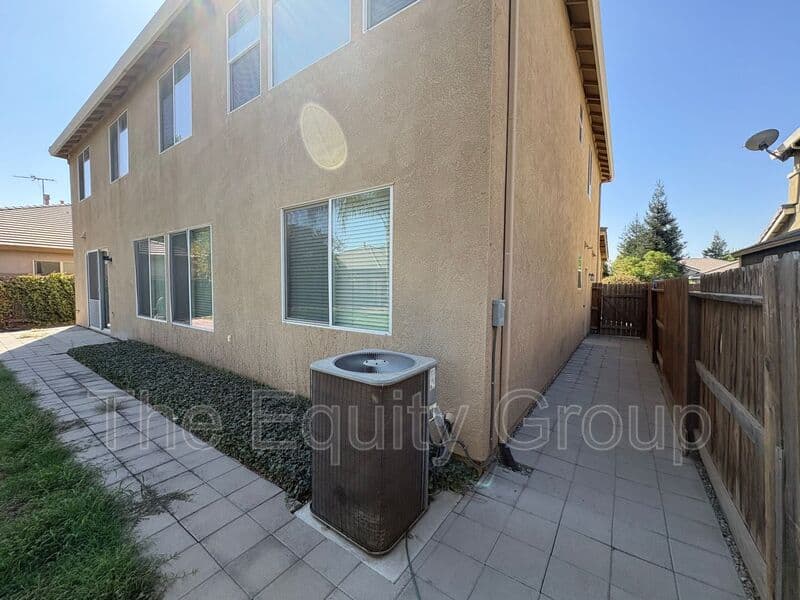 Visalia House: 3116 W Buena Vista
