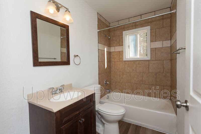 Portland House: 4633 SW Huber St