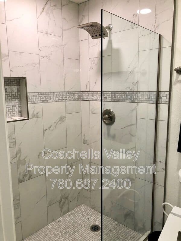 Palm Springs House: 999 Village Square South