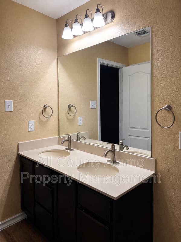 San Antonio House: 5071 Mustang Vw