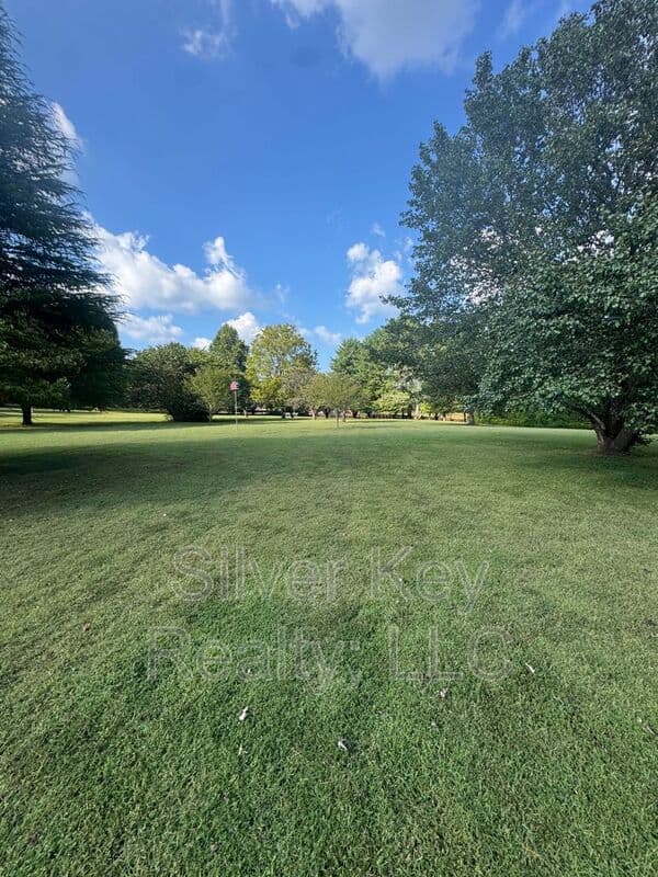 Athens House: 834 Highway 39 East
