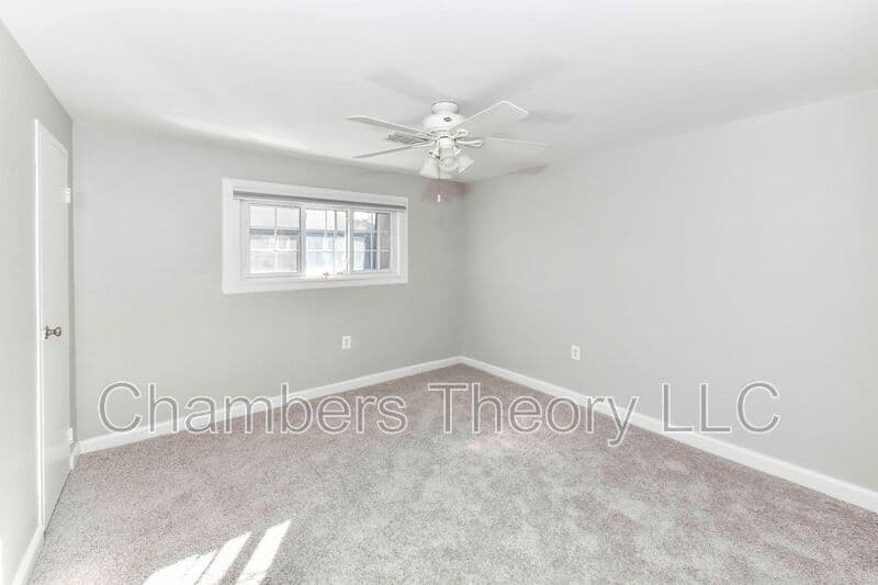 Falls Church Condo: 445 Hampton Ct