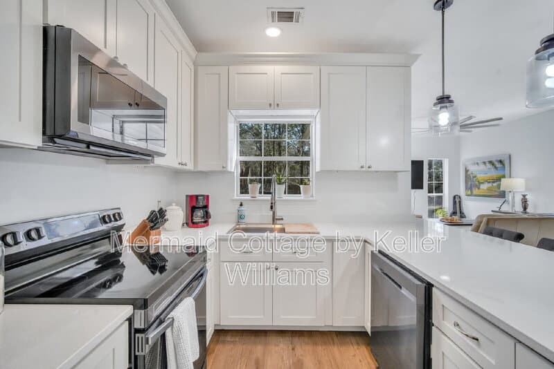 Ladys Island House: 19 LeMoyne Drive