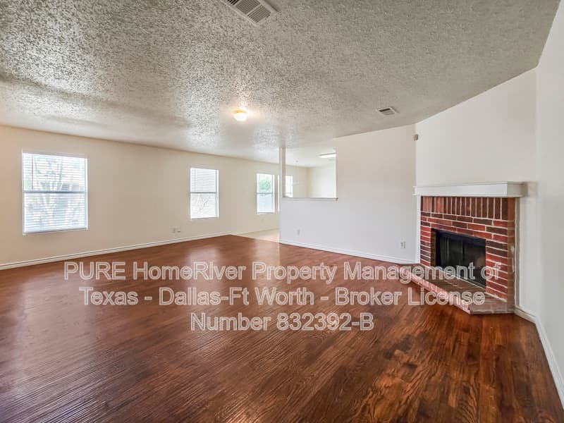 Arlington House: 8011 Mosstree Dr