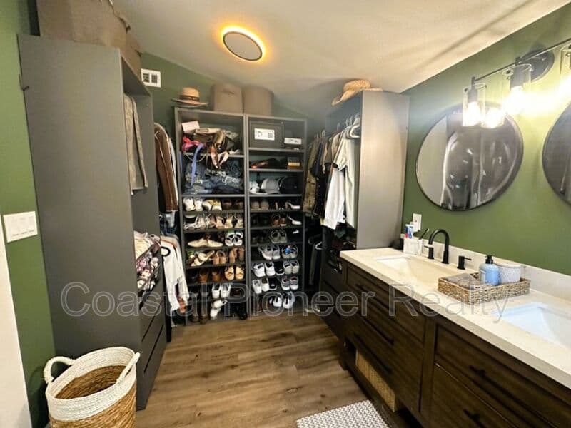 Tampa House: 115 W Plymouth St