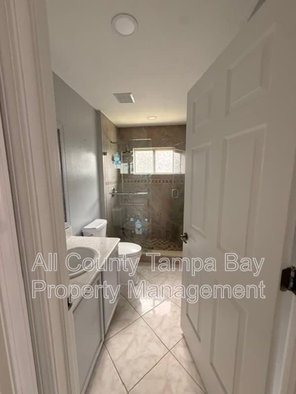 Riverview House: 11747 Lynmoor Dr