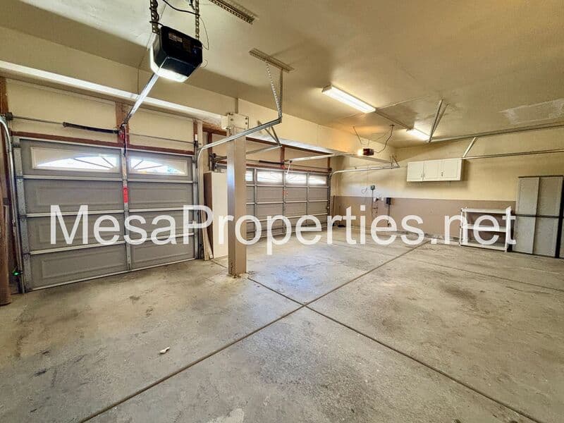 Victorville House: 12604 Sunglow Lane