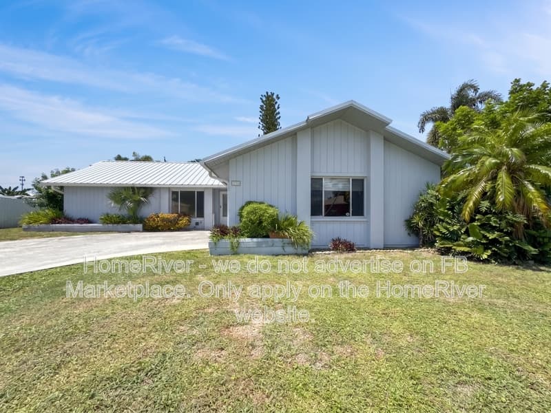 Cape Coral House: 3716 SW 6th Pl