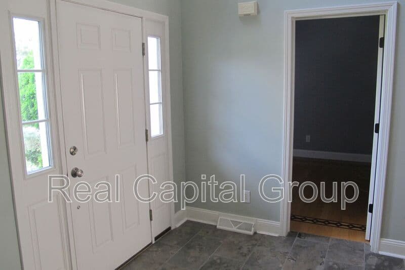Loudonville House: 26 Cheshire Way