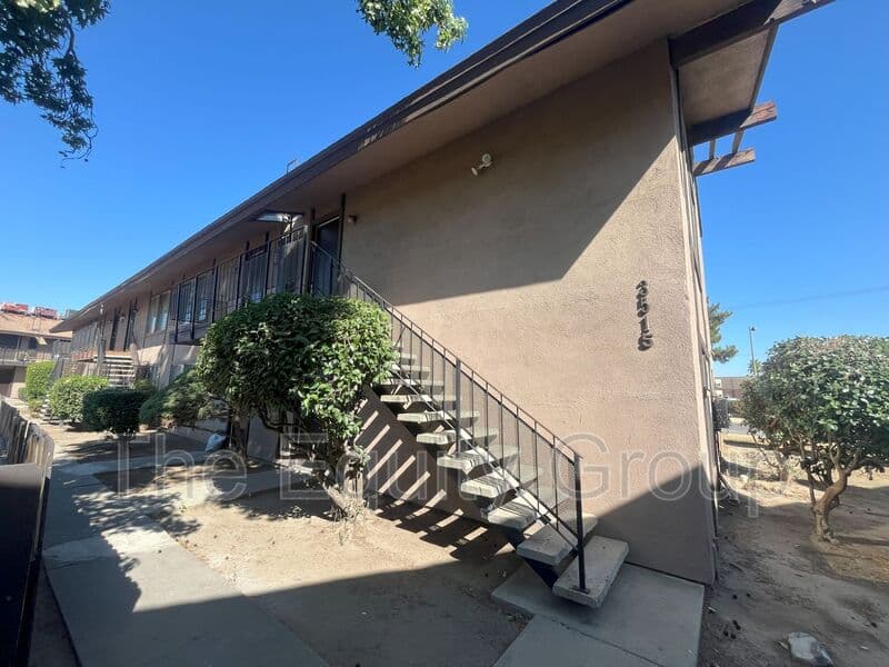 Visalia House: 3515 W Campus Ave -1