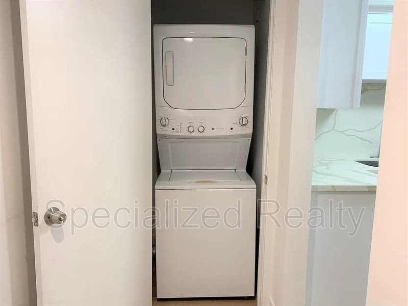 Studio City Condo: 12325 Moorpark St.
