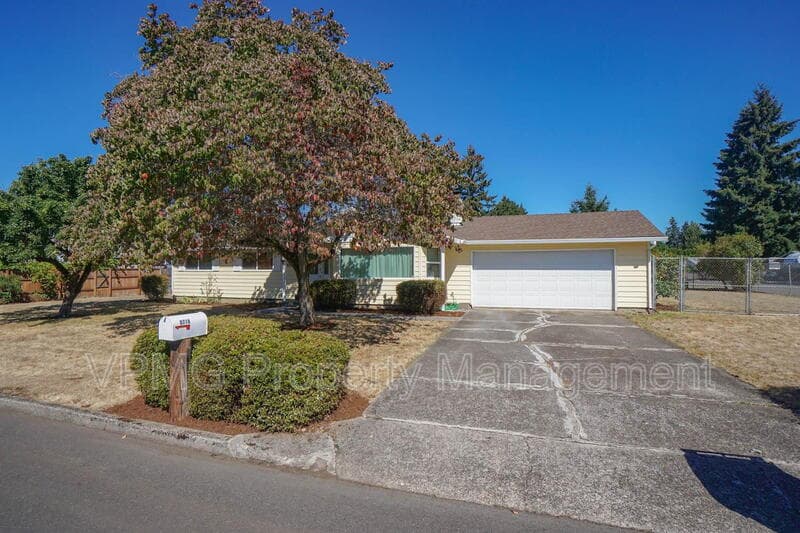 Vancouver House: 8718 Northeast 95th Street