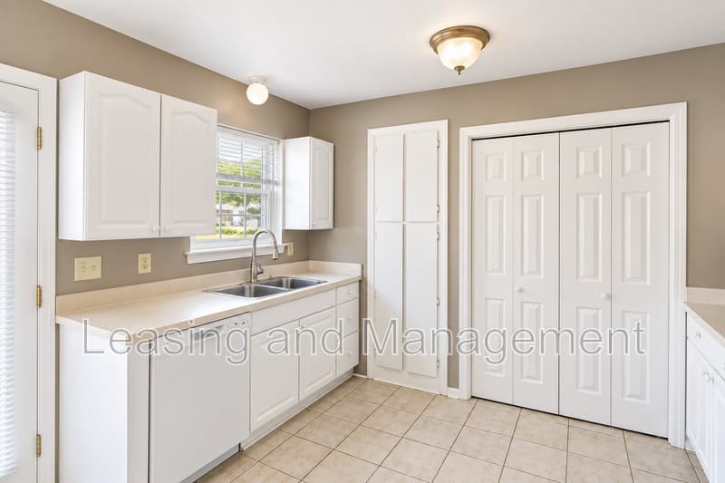 Charleston Townhome: 1423 Ashley River Road