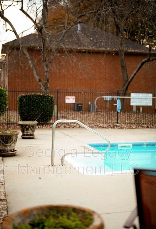 athens House: 1688 Prince Avenue