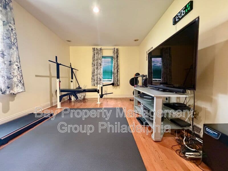 Philadelphia House: 6522 N American St