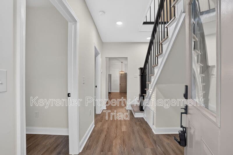 Greensboro House: 814 Douglas St