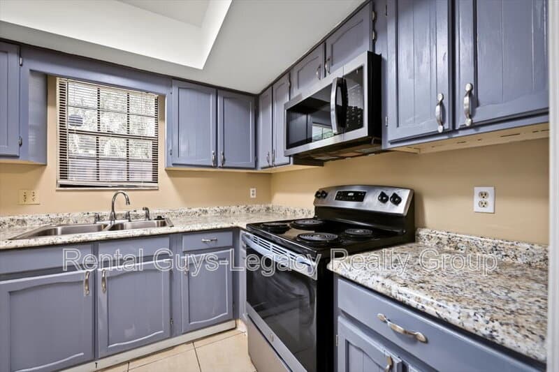 Orange Park Townhome: 803 Kettering Way