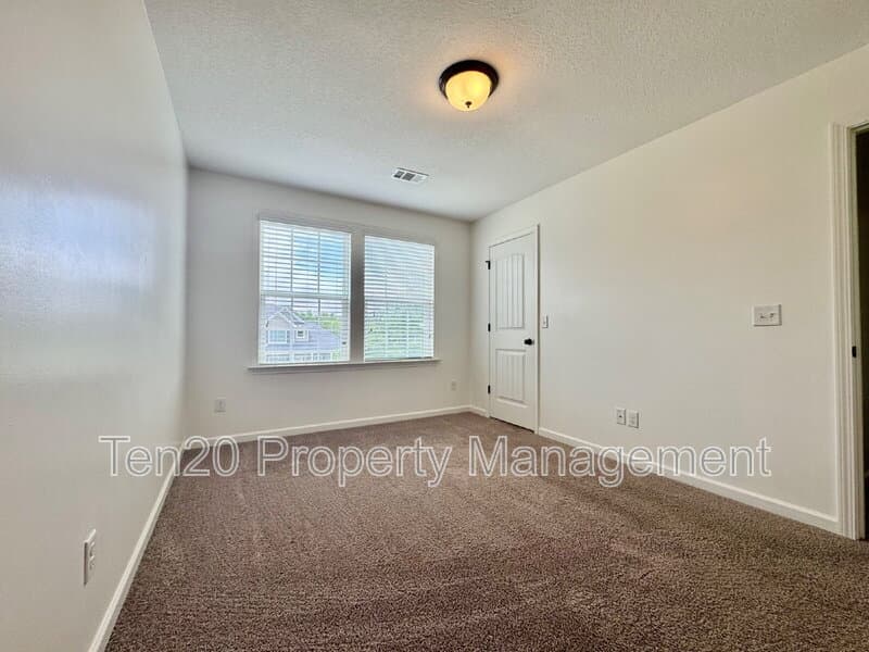 Columbus House: 5037 Lexington Lane
